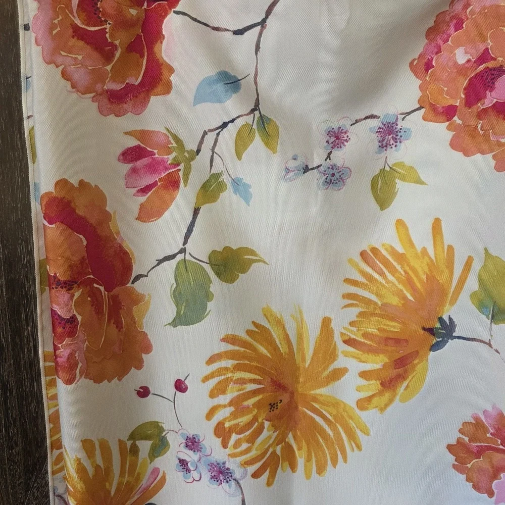 Printed‎ Fabric Tablecloth White Floral Print 60